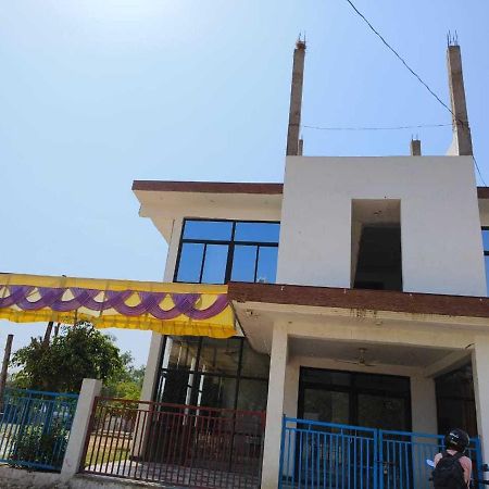 Oyo 81347 Amantran Hotel And Restaurant Kānpur Exterior foto