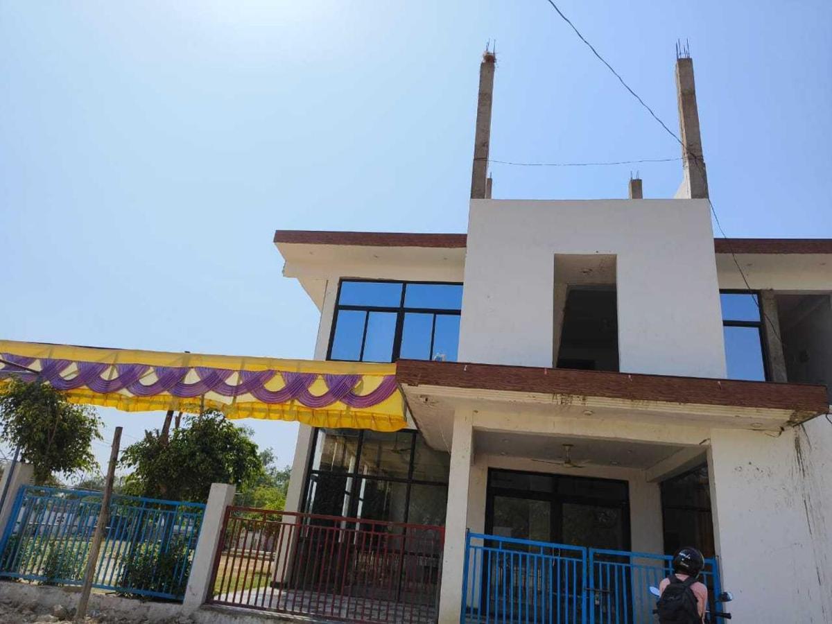 Oyo 81347 Amantran Hotel And Restaurant Kānpur Exterior foto